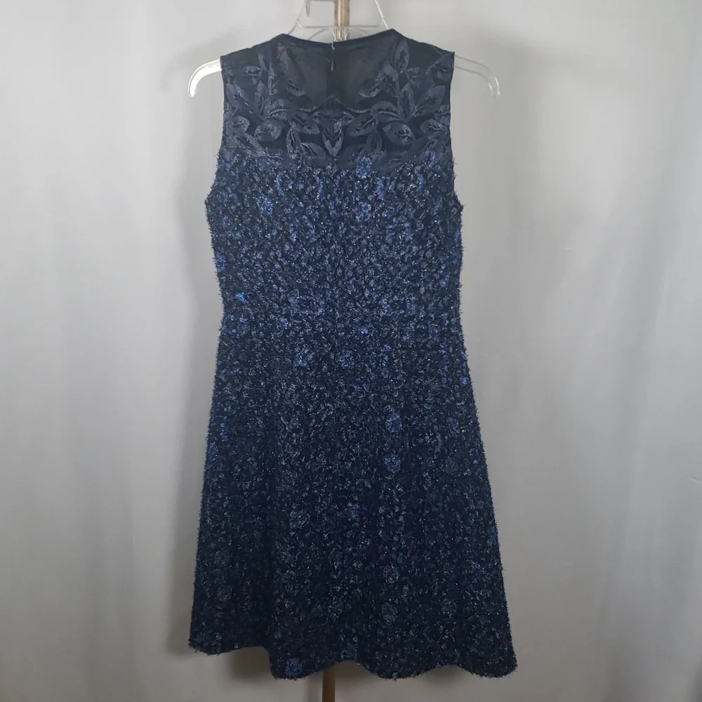 T Tahari Blue Sleeveless‎ Textured Floral Dress - SZ 2